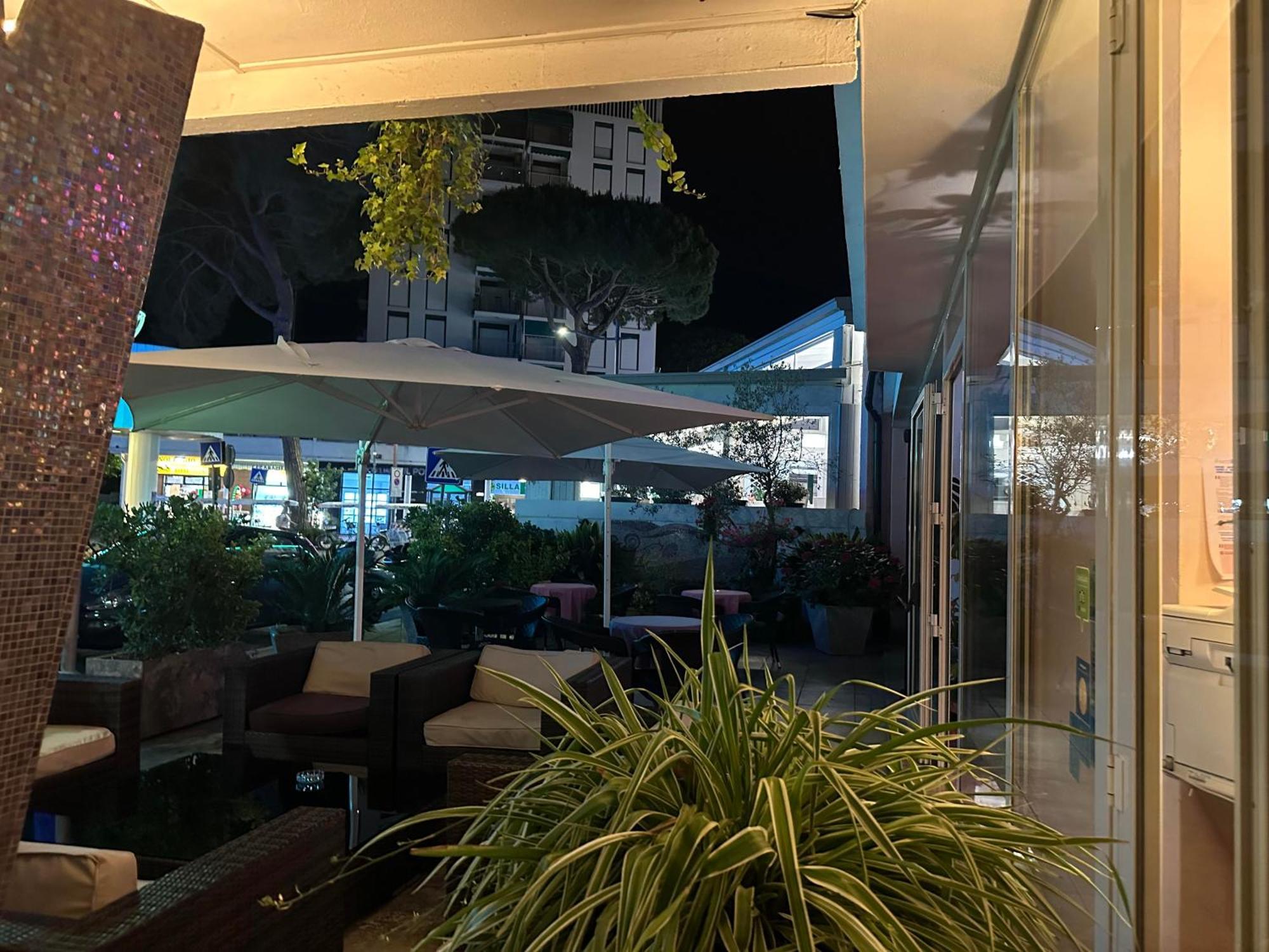 Hotel Julia Llido Degli Estensi Buitenkant foto
