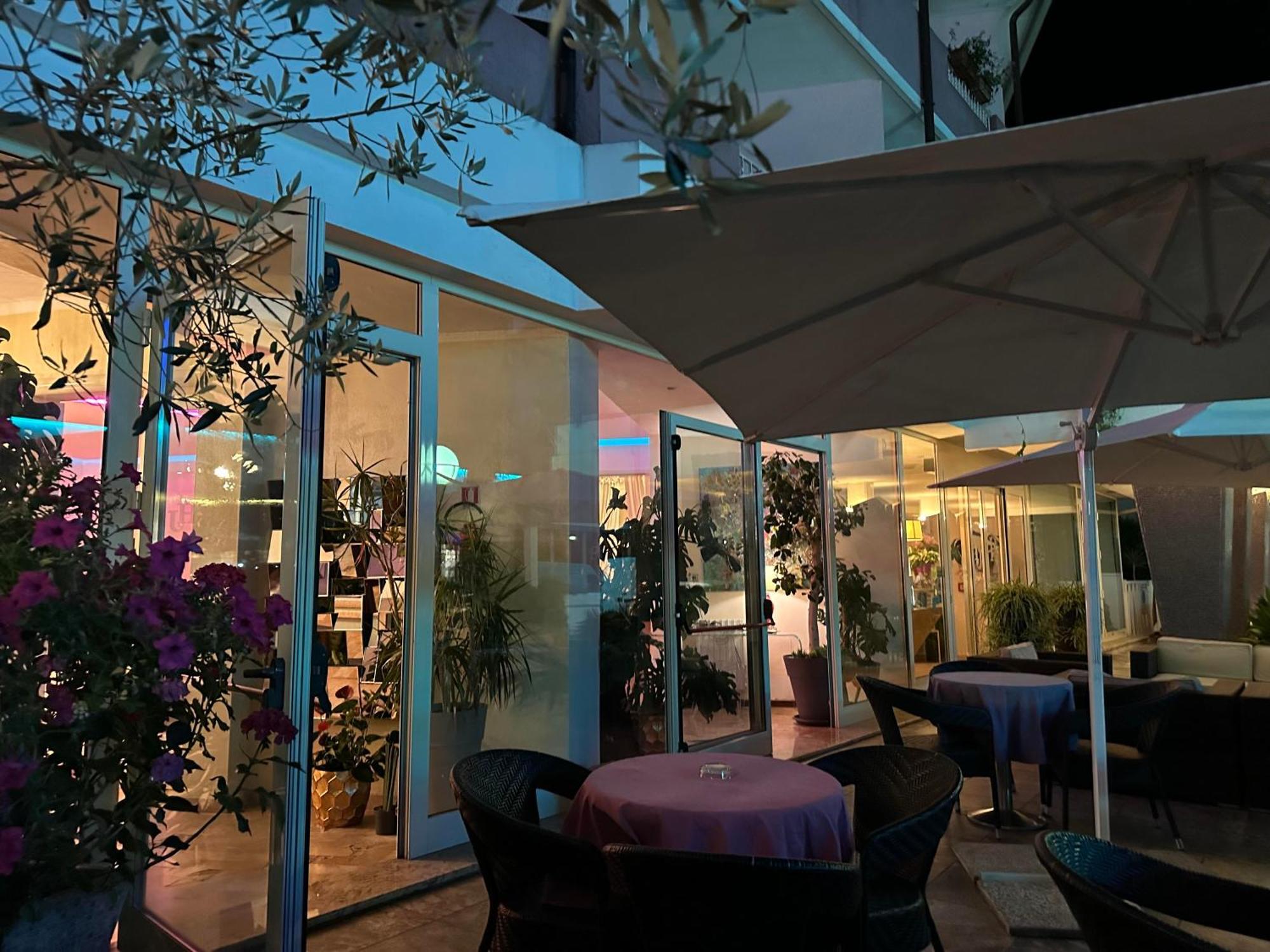 Hotel Julia Llido Degli Estensi Buitenkant foto