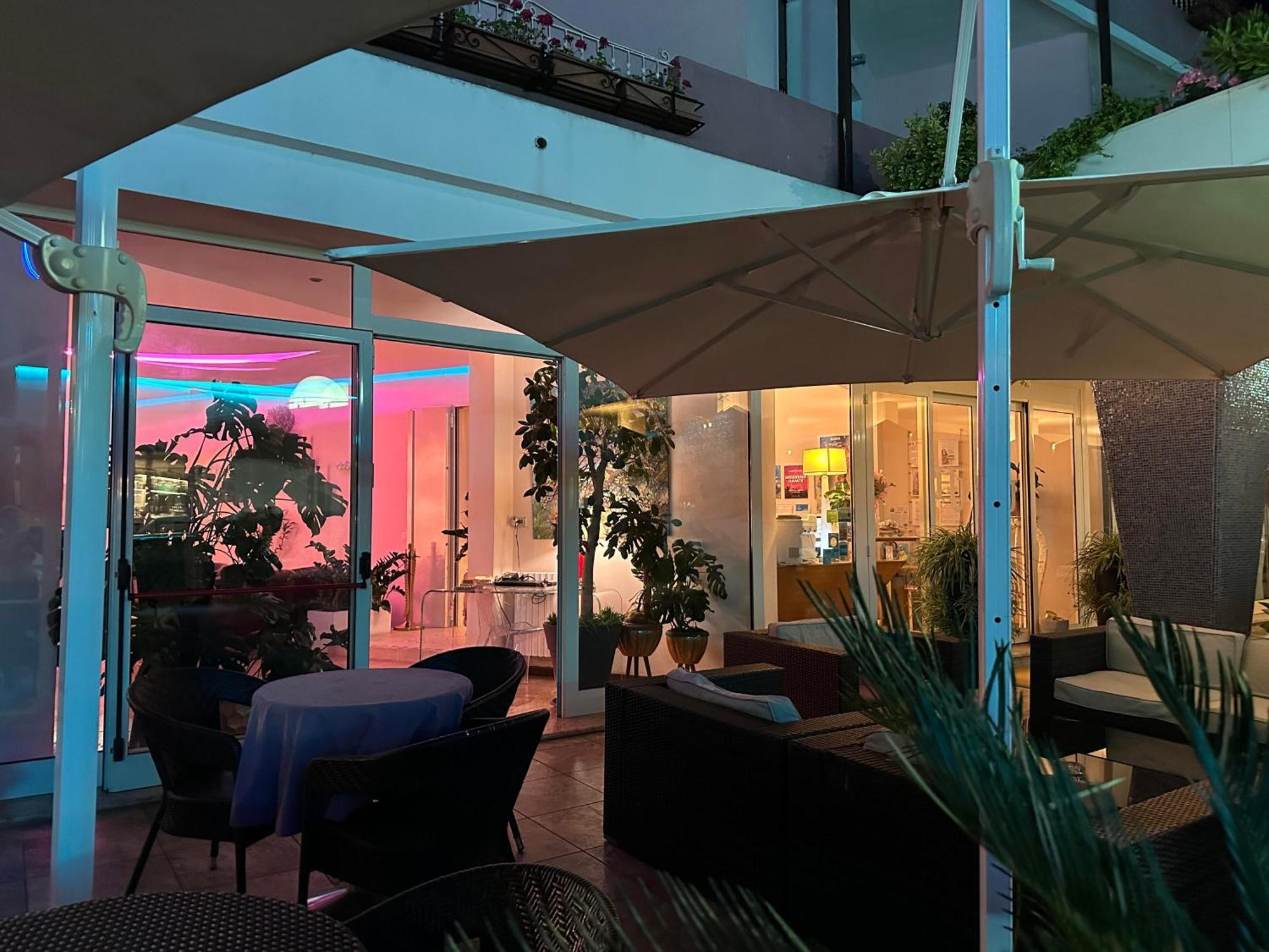 Hotel Julia Llido Degli Estensi Buitenkant foto