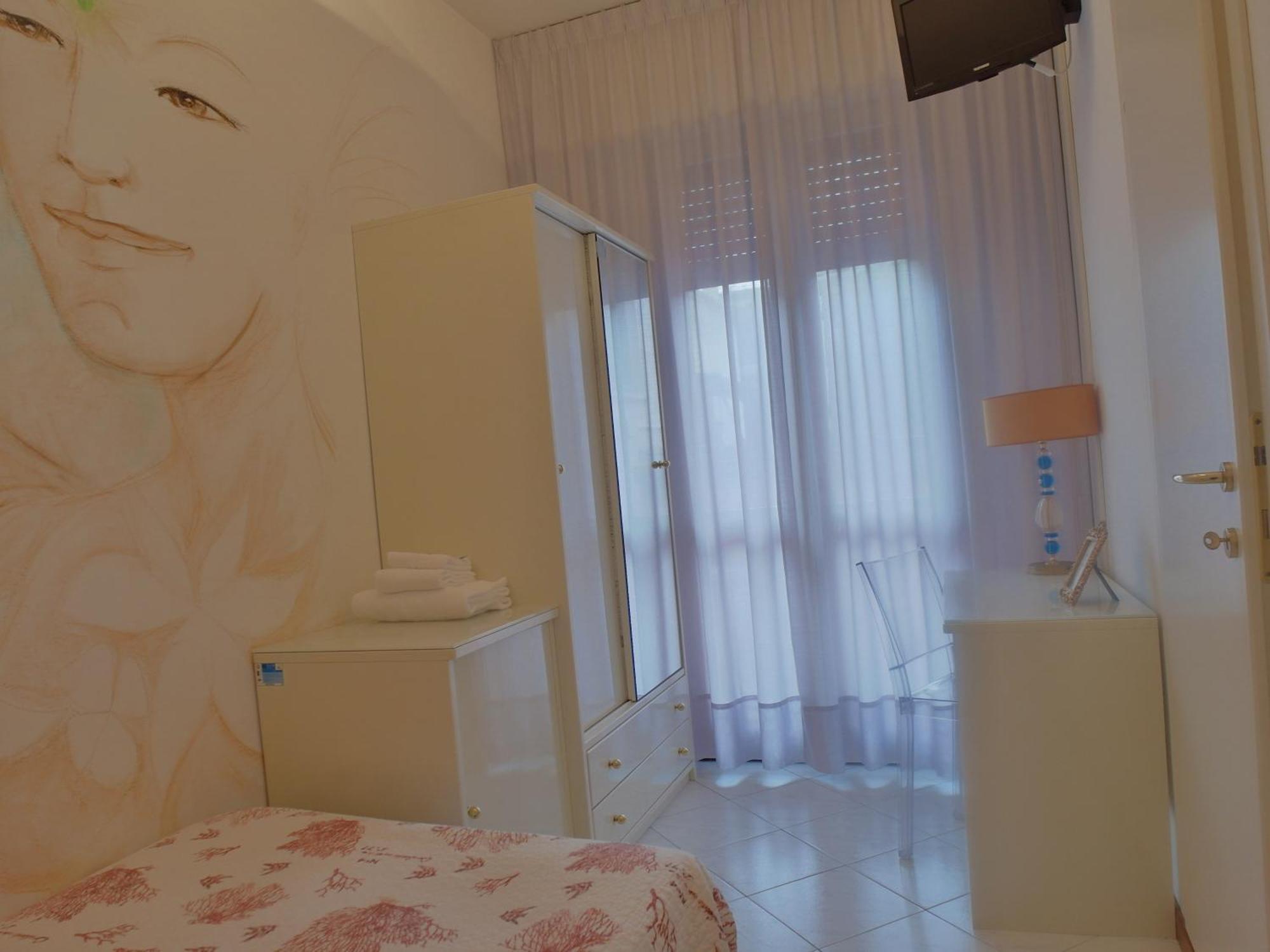 Hotel Julia Llido Degli Estensi Buitenkant foto