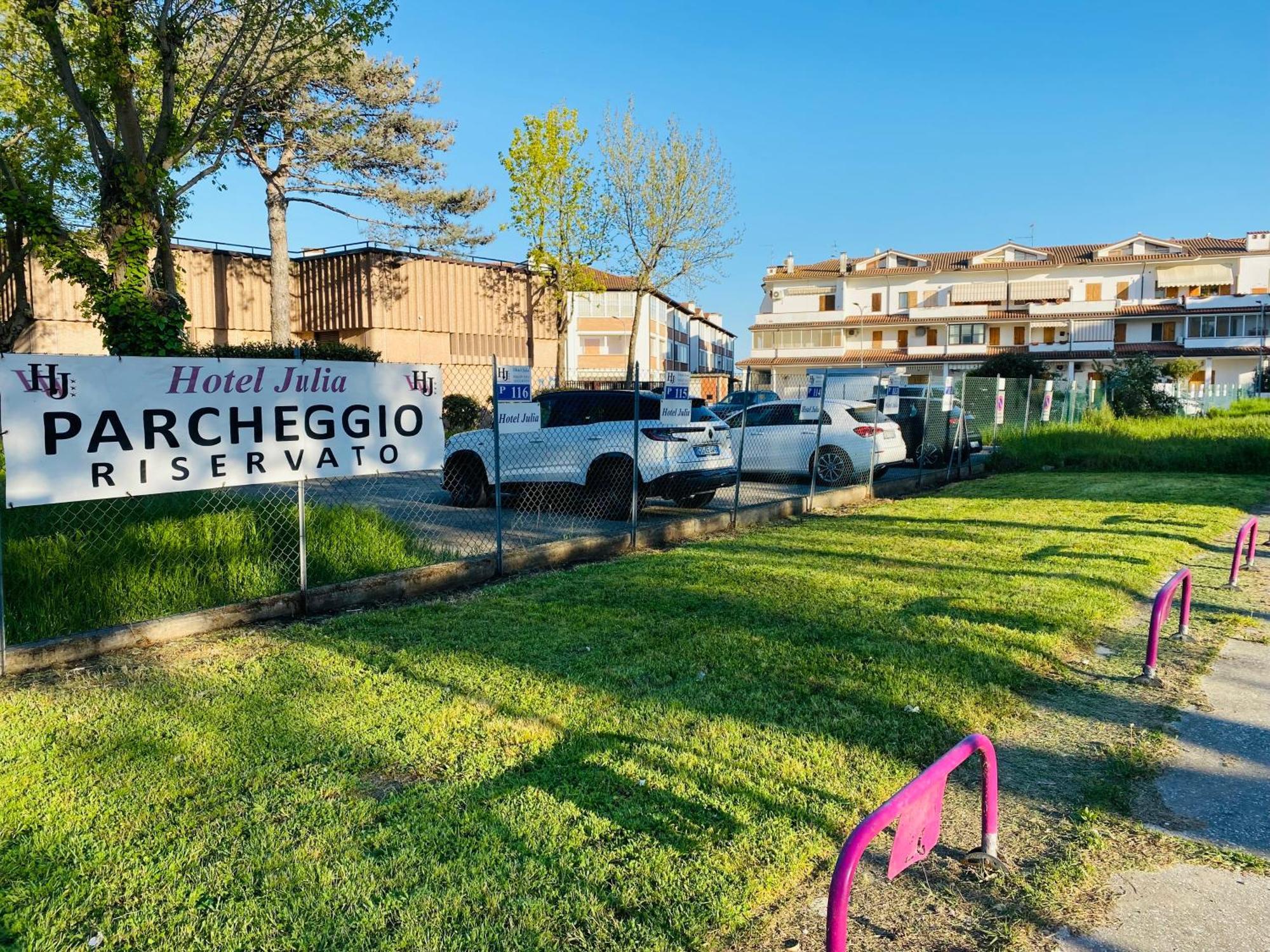 Hotel Julia Llido Degli Estensi Buitenkant foto