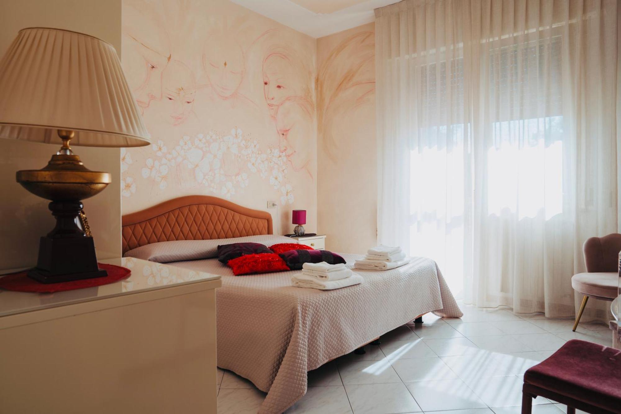 Hotel Julia Llido Degli Estensi Buitenkant foto