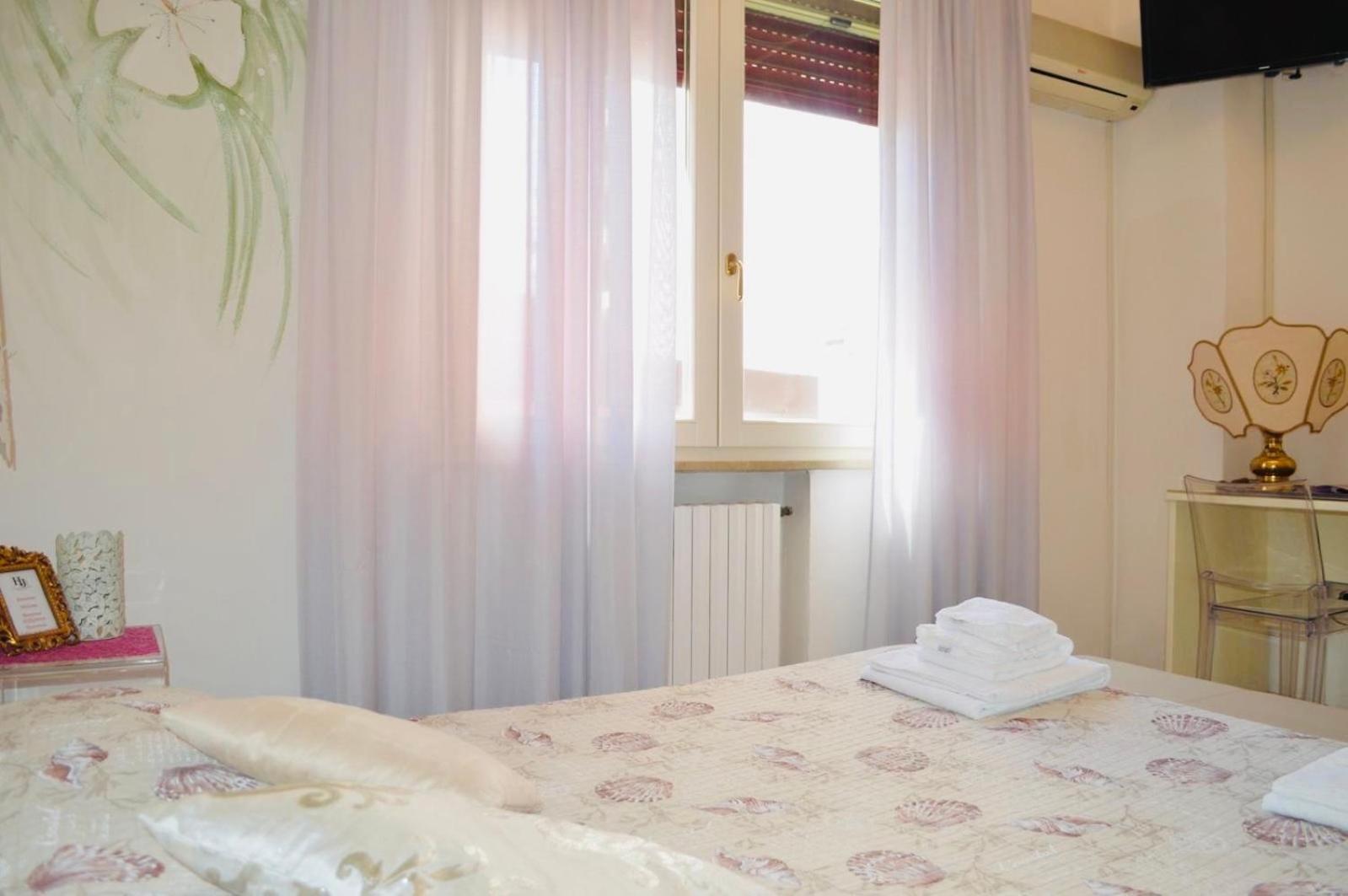 Hotel Julia Llido Degli Estensi Buitenkant foto