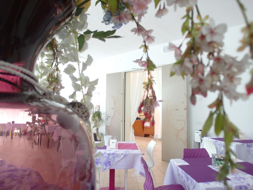 Hotel Julia Llido Degli Estensi Buitenkant foto
