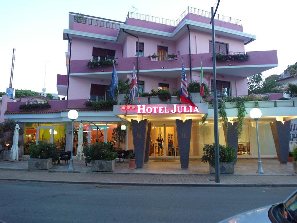 Hotel Julia Llido Degli Estensi Buitenkant foto